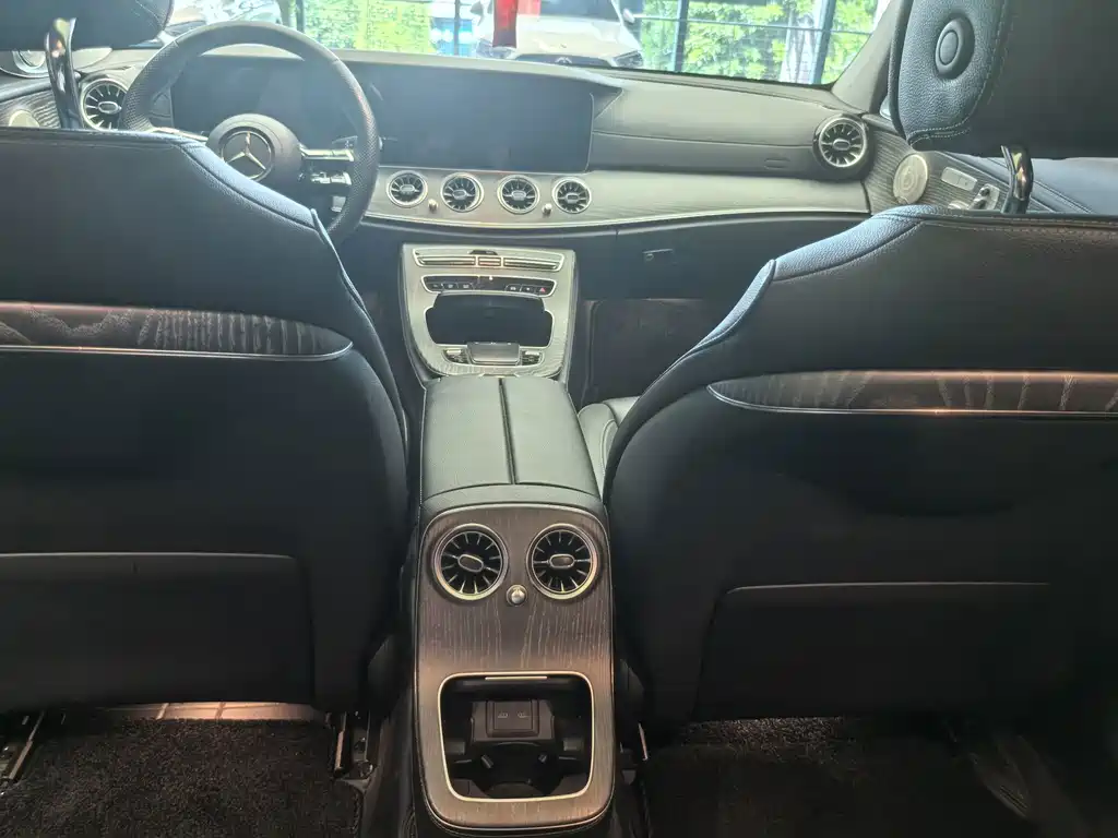Mercedes-Benz E-Class — миниатюра 20