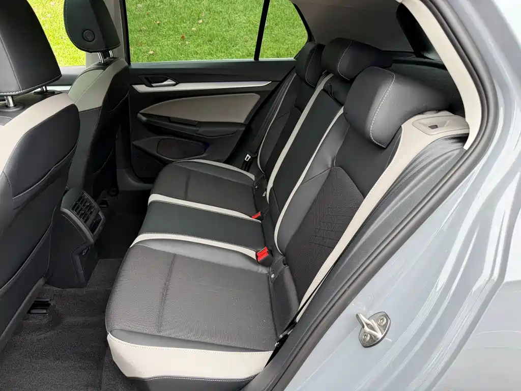 Volkswagen Golf — миниатюра 12