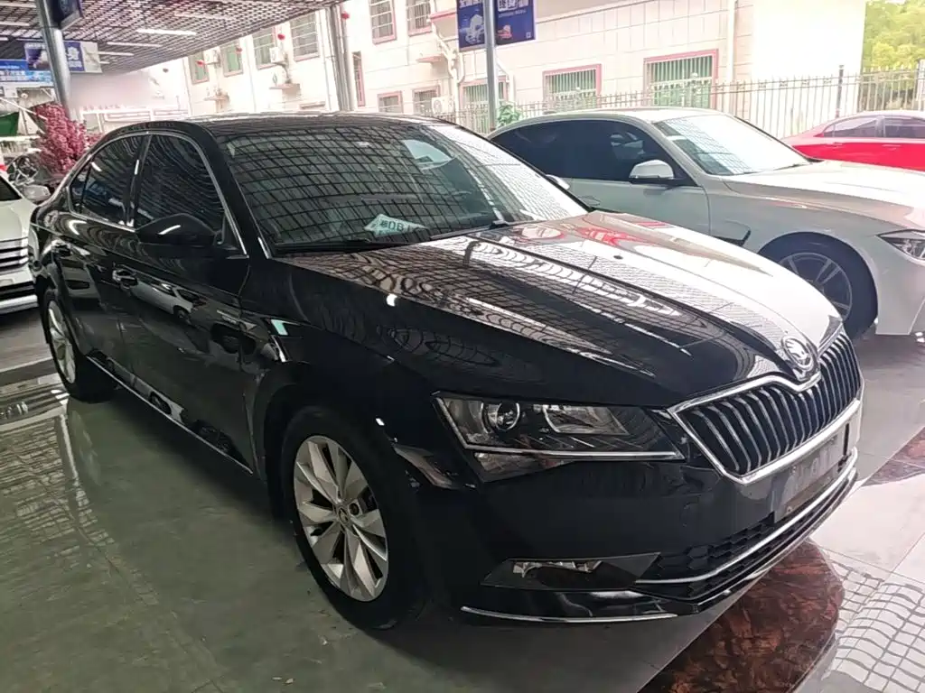 Skoda Superb — миниатюра 4