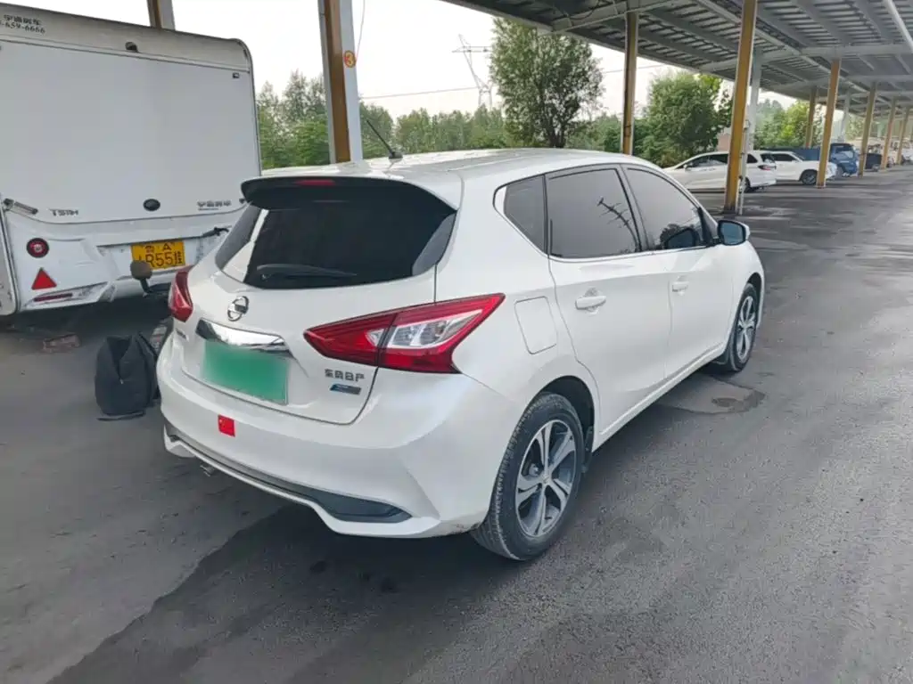 Nissan Tiida — миниатюра 7