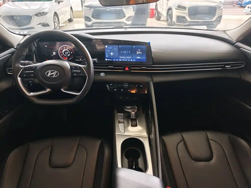 Hyundai Elantra — миниатюра 10