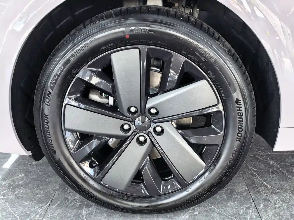 Li Auto Li L6 — миниатюра 16