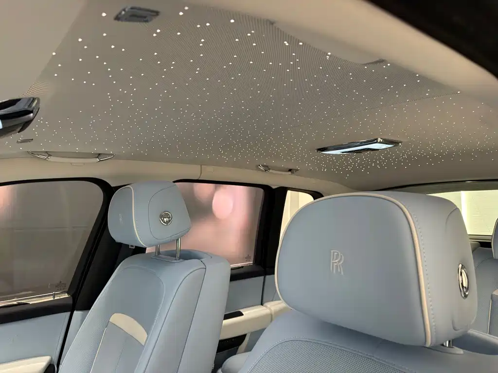 Rolls-Royce Cullinan 2026 мест