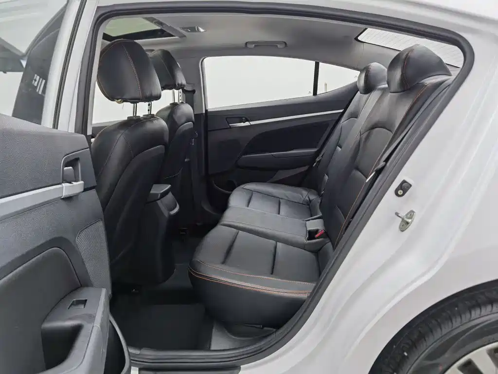 Hyundai Elantra — миниатюра 15