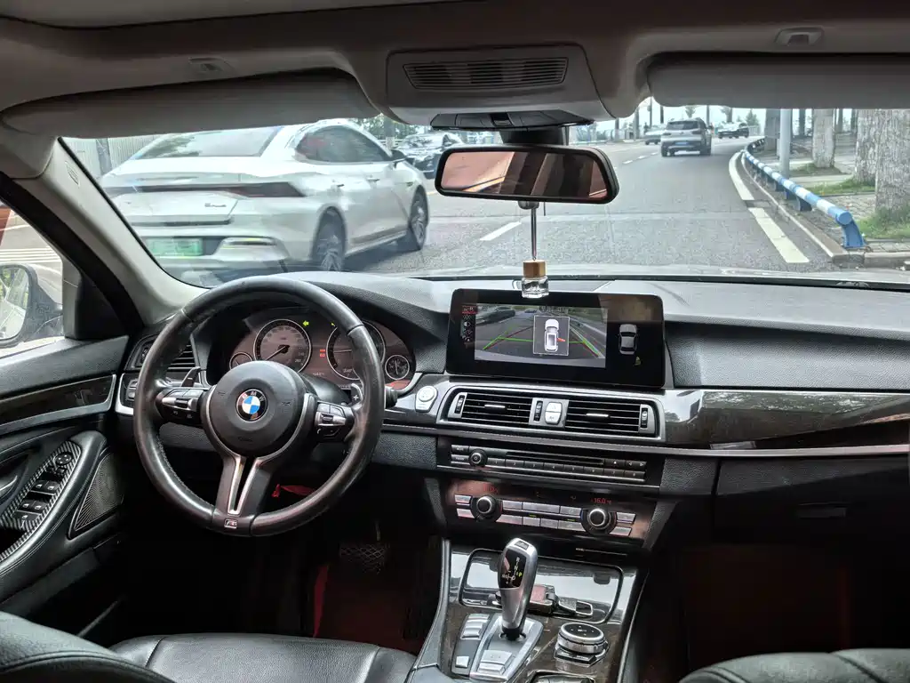 BMW 5 Series — миниатюра 5