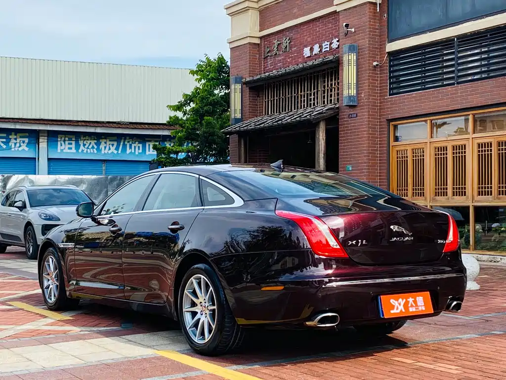 Jaguar XJ — миниатюра 6