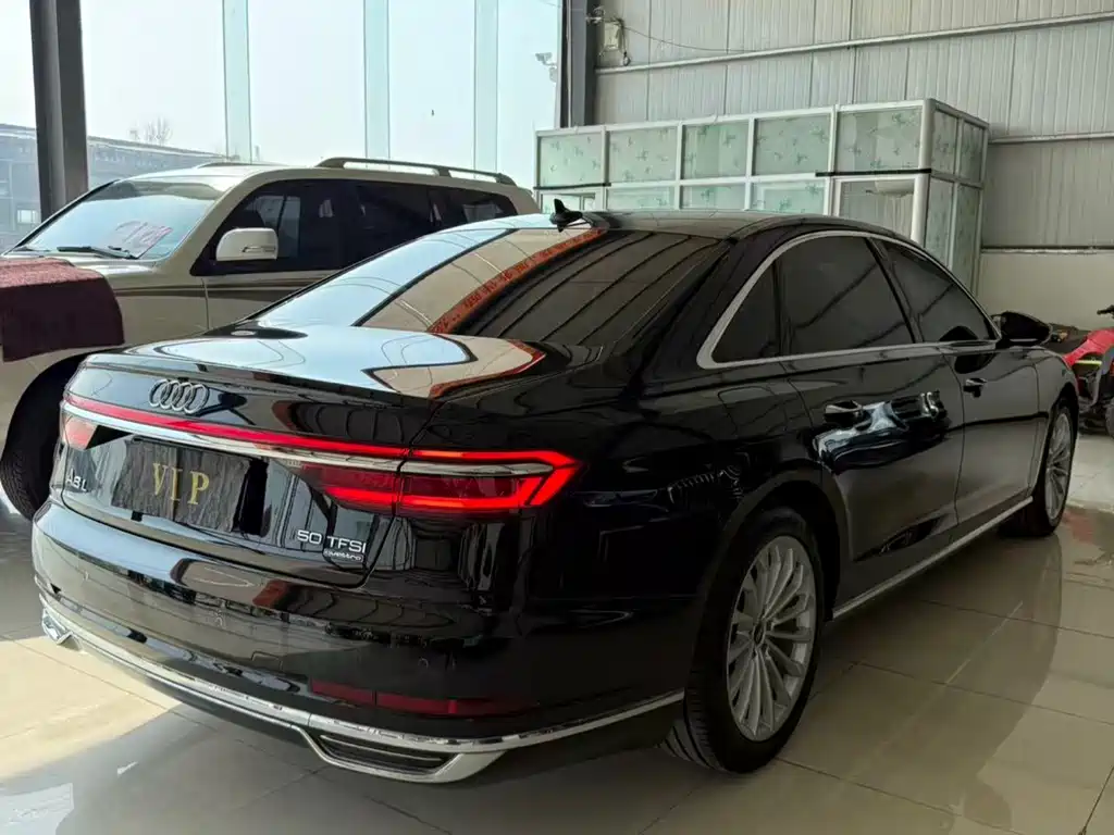 AUDI A8