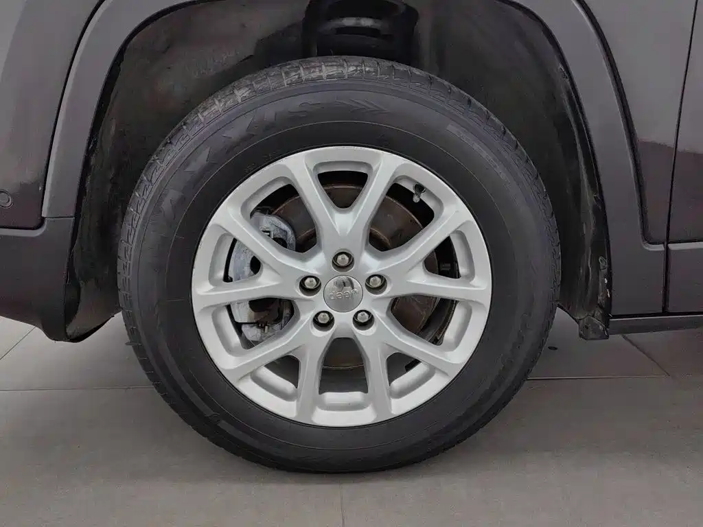 Jeep Cherokee — миниатюра 17