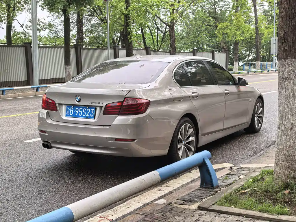 BMW 5 Series — миниатюра 9