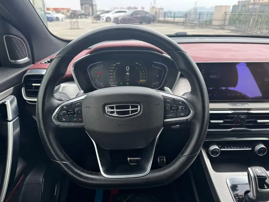 Geely Binyue — миниатюра 10