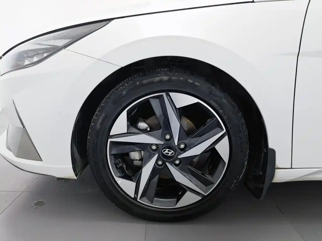 Hyundai Elantra — миниатюра 17