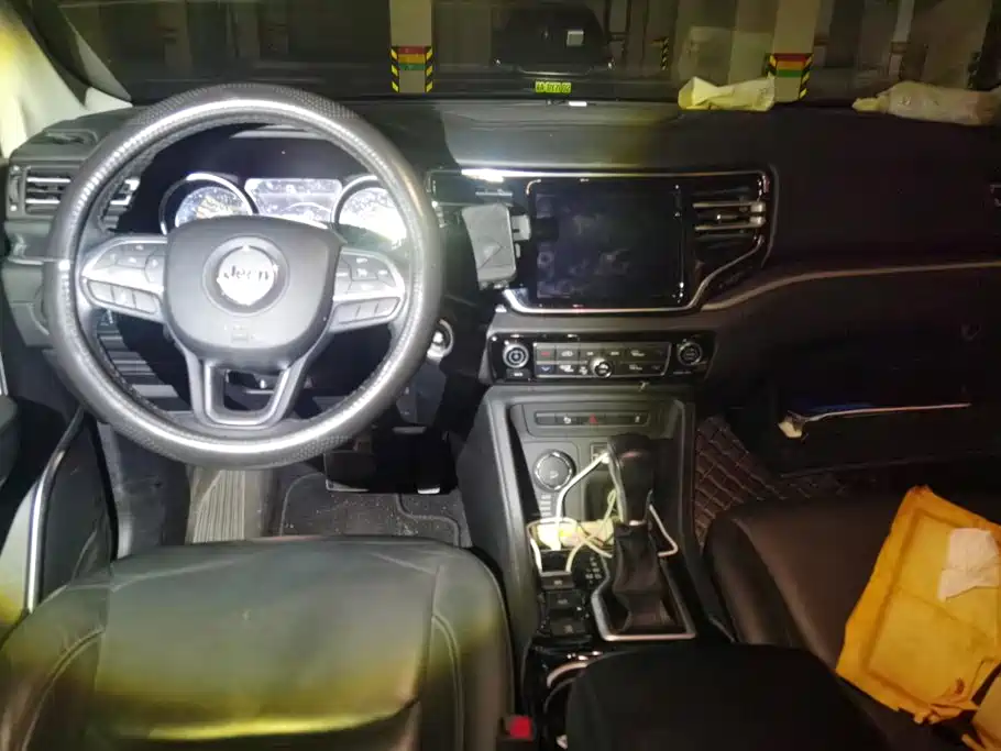 Jeep Commander — миниатюра 12