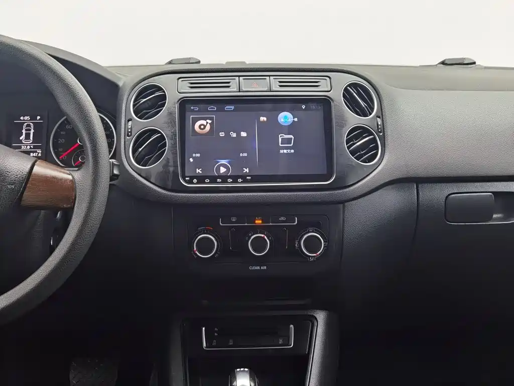 Volkswagen Tiguan — миниатюра 12