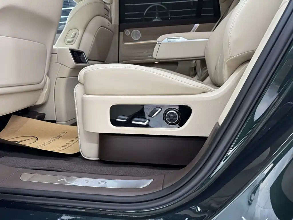 AITO ASK THE WORLD M9