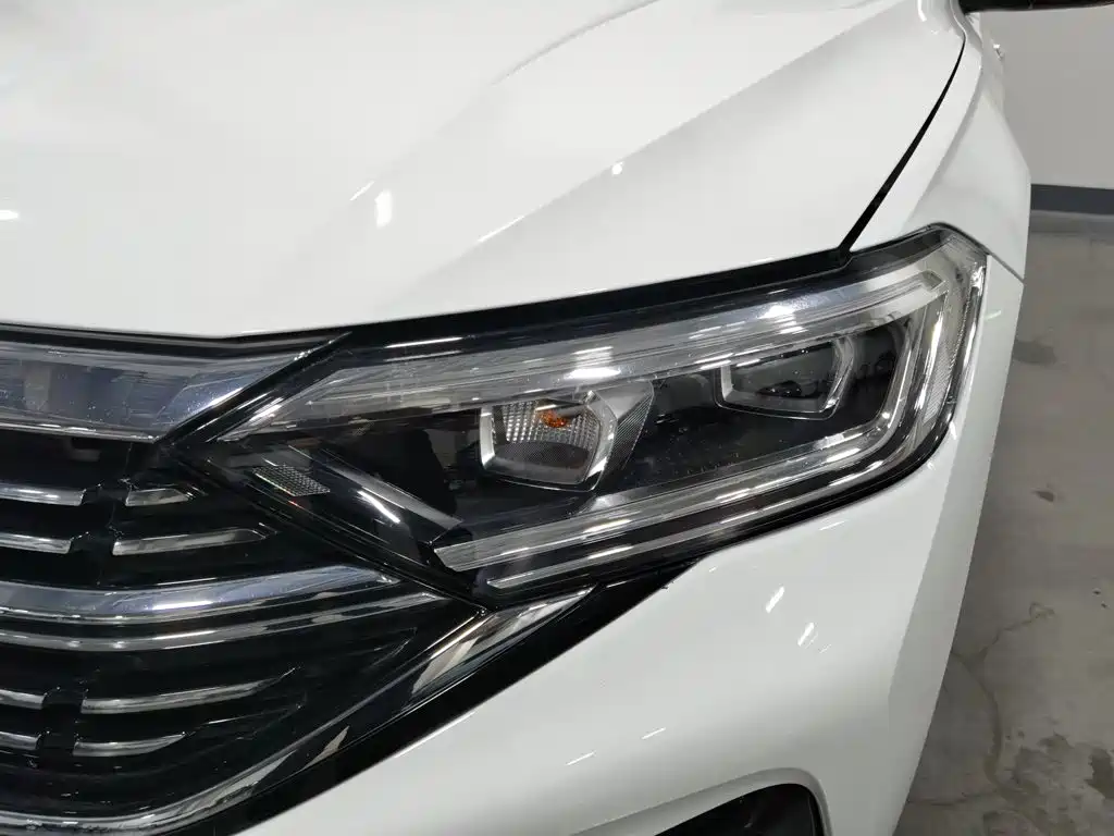 Volkswagen Sagitar — миниатюра 7