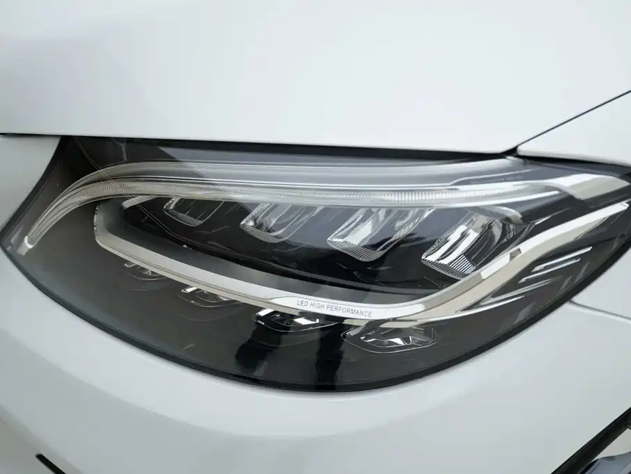 Mercedes-Benz C-Class — миниатюра 12