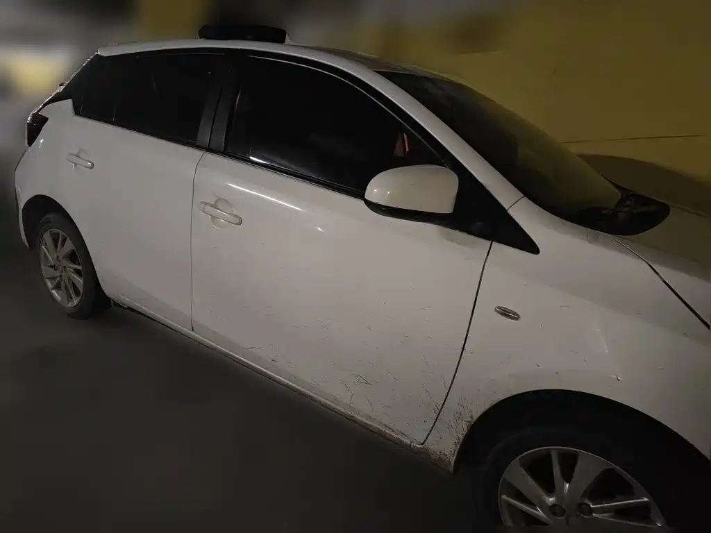 Toyota Yaris L — миниатюра 3