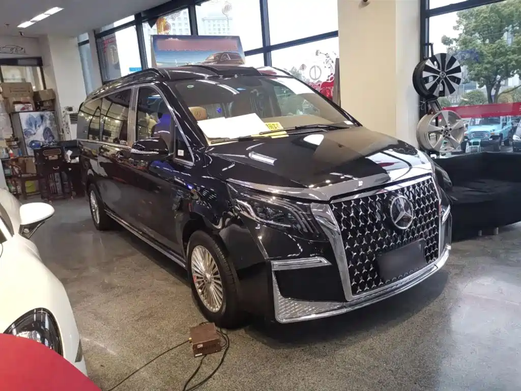Mercedes-Benz Vito 2023 2.0T 7 мест