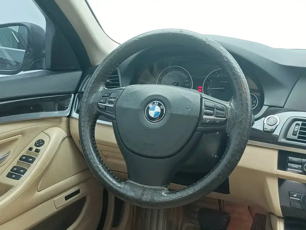 BMW 5 Series — миниатюра 7