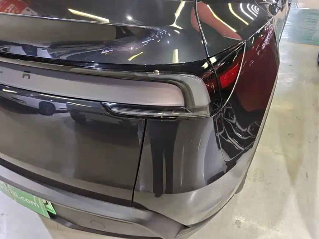 Tesla Model Y — миниатюра 8