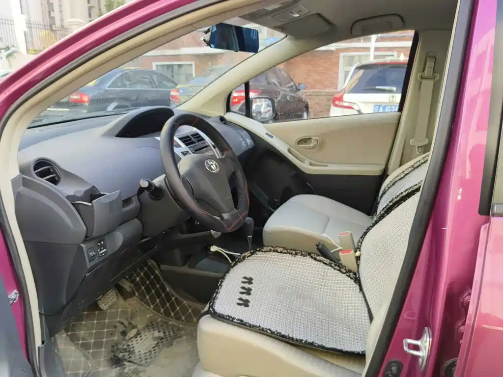 Toyota Yaris — миниатюра 8