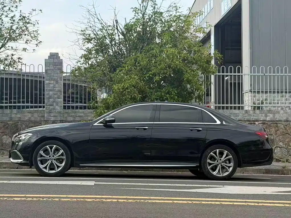 Mercedes-Benz E-Class — миниатюра 6