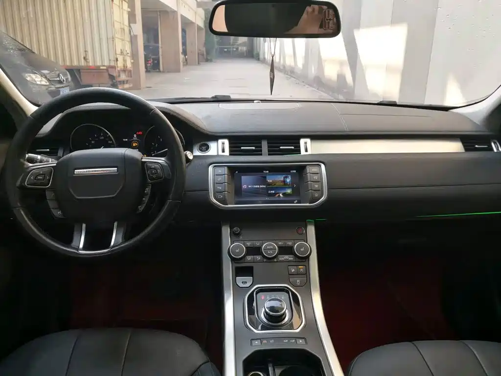 Land Rover Evoque — миниатюра 6