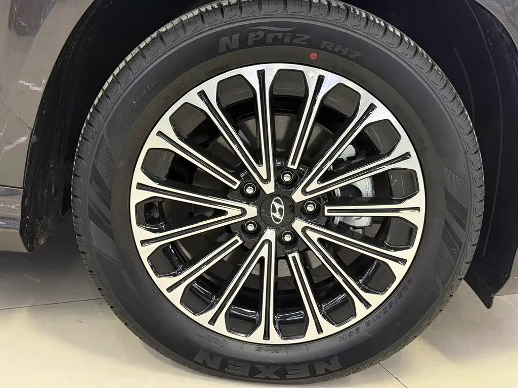 Hyundai Custo 270TGDi LUX Premium Edition, фото 22
