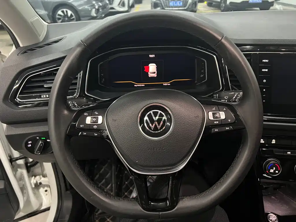 Volkswagen T-Roc — миниатюра 8