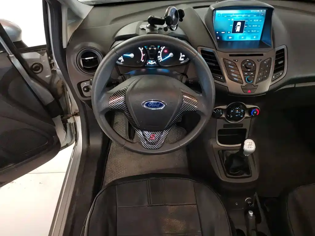 Ford Fiesta 2013 1.5L MT