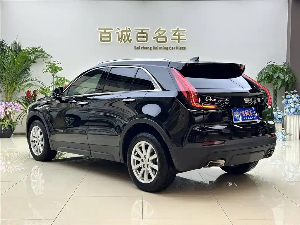 CADILLAC XT4
