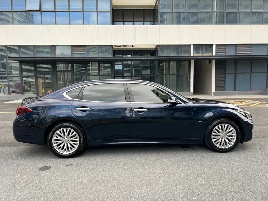 Infiniti Q70 2017 Q70L 2.5L Enjoy