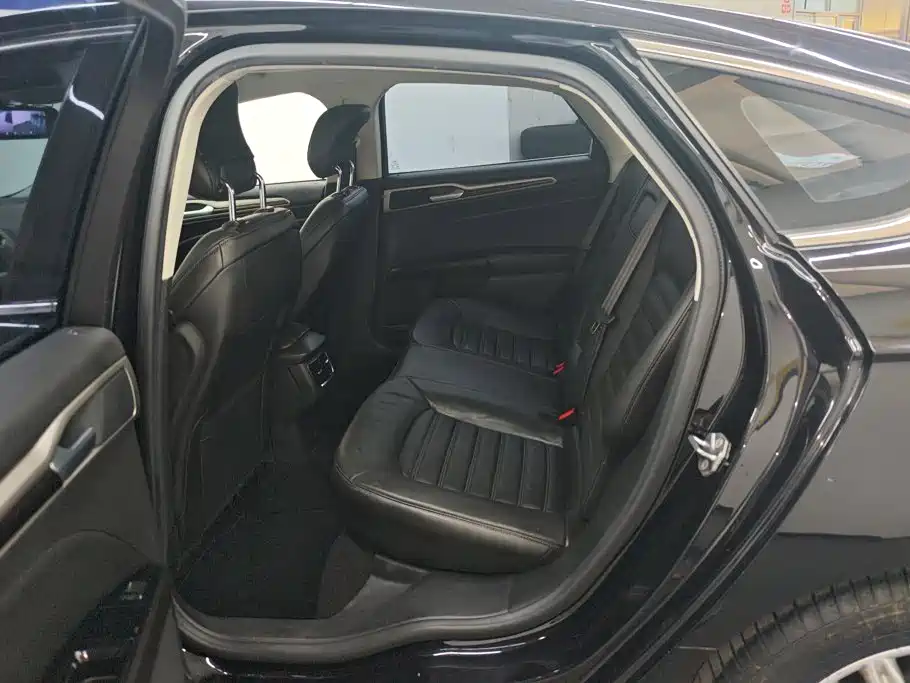 Ford Mondeo — миниатюра 11