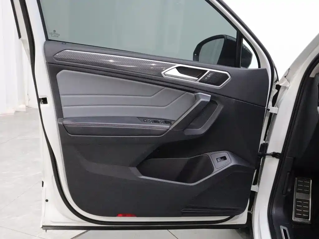 Volkswagen Tiguan X — миниатюра 10