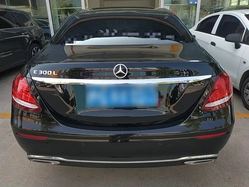 Mercedes-Benz E-Class — миниатюра 6