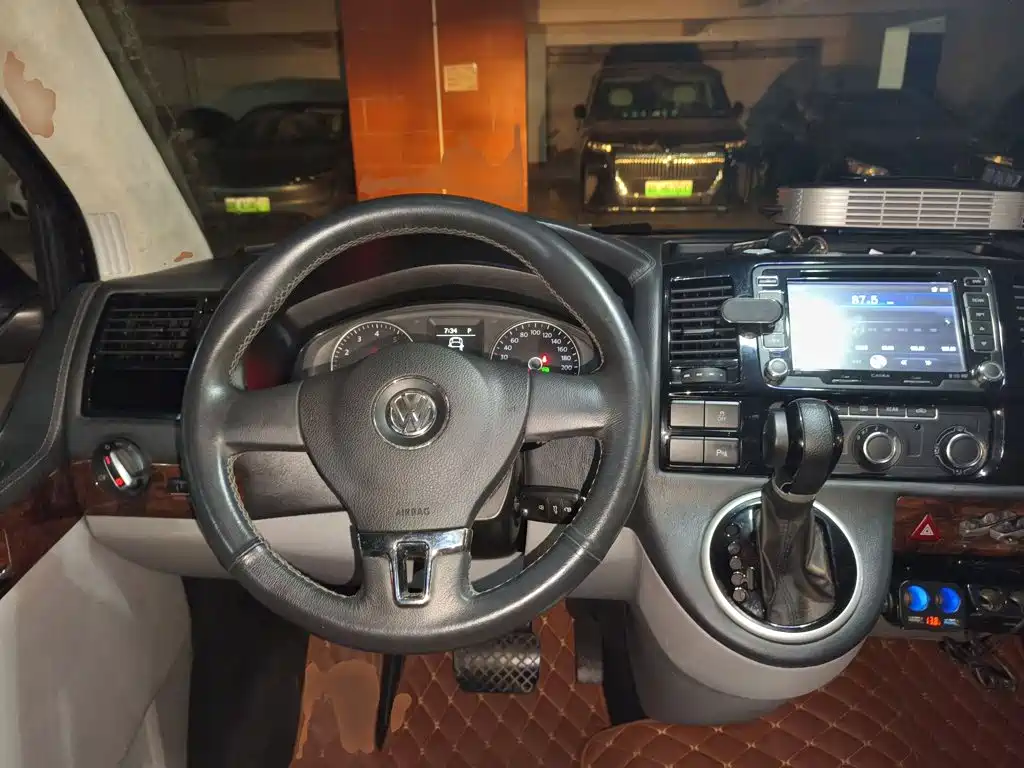 Volkswagen Caravelle — миниатюра 11