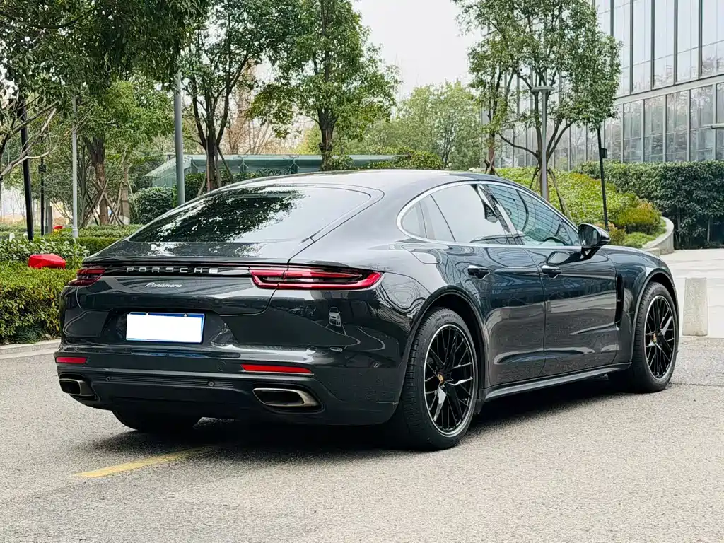 PORSCHE PANAMERA