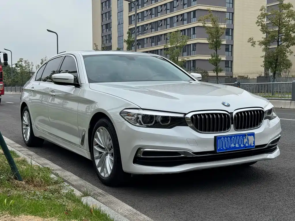 BMW 5 Series — миниатюра 3