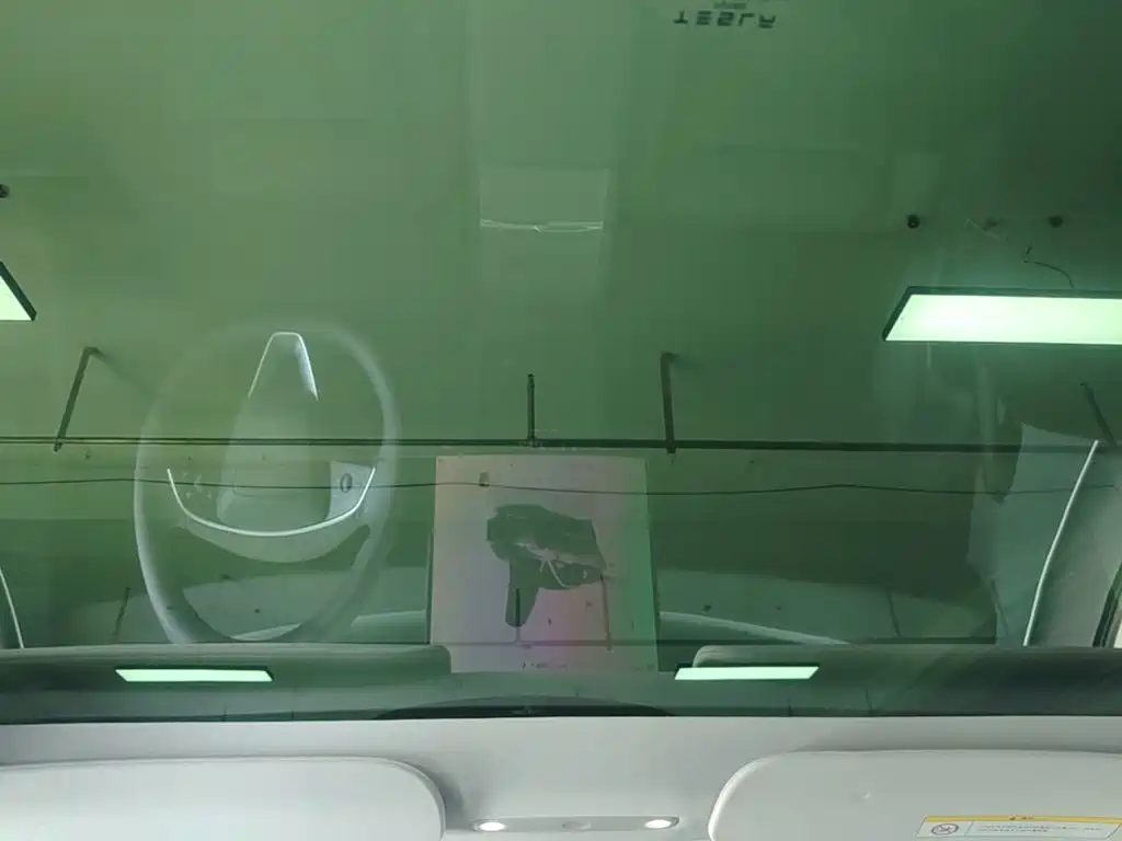 Tesla Model 3 — миниатюра 18