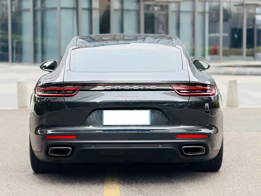 PORSCHE PANAMERA
