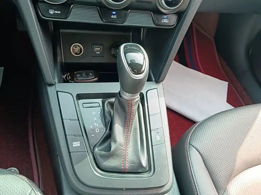 Hyundai Elantra — миниатюра 14