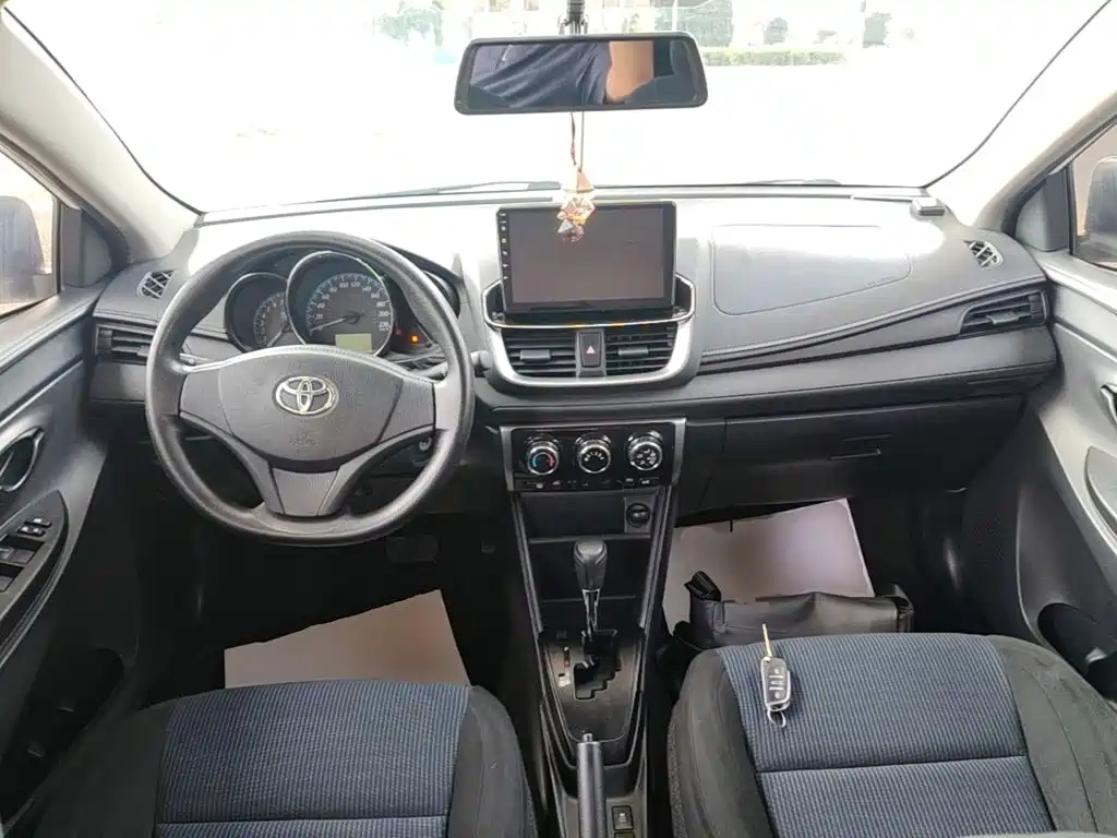 Toyota Yaris L — миниатюра 10