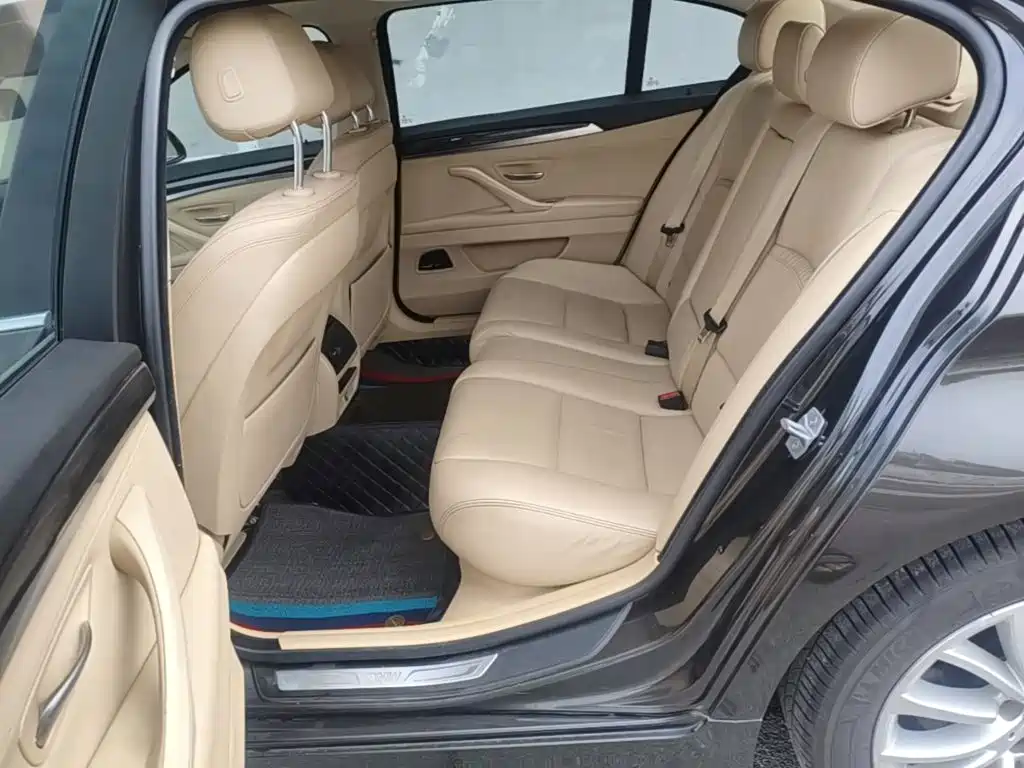BMW 5 Series — миниатюра 17