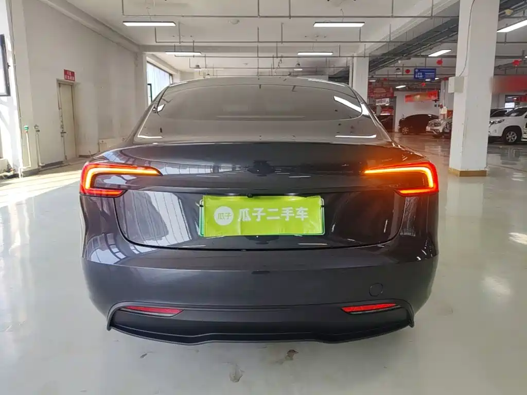 Tesla Model 3 — миниатюра 6
