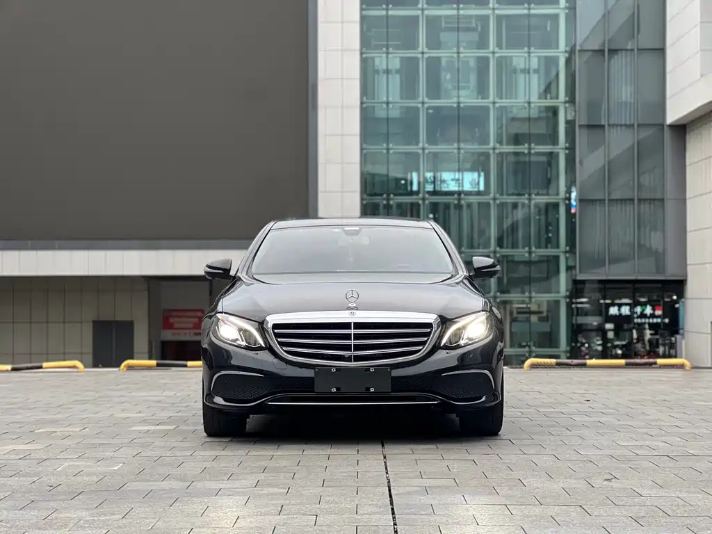 Mercedes-Benz E-Class — миниатюра 2