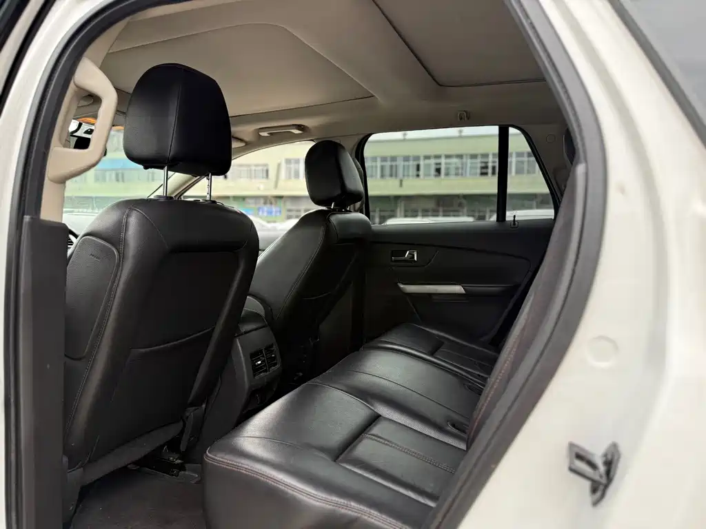 Ford Edge (Import) — миниатюра 8