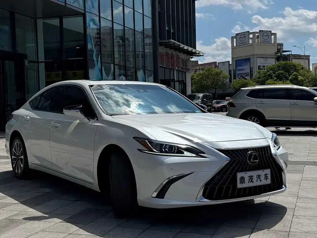 Lexus ES — миниатюра 8