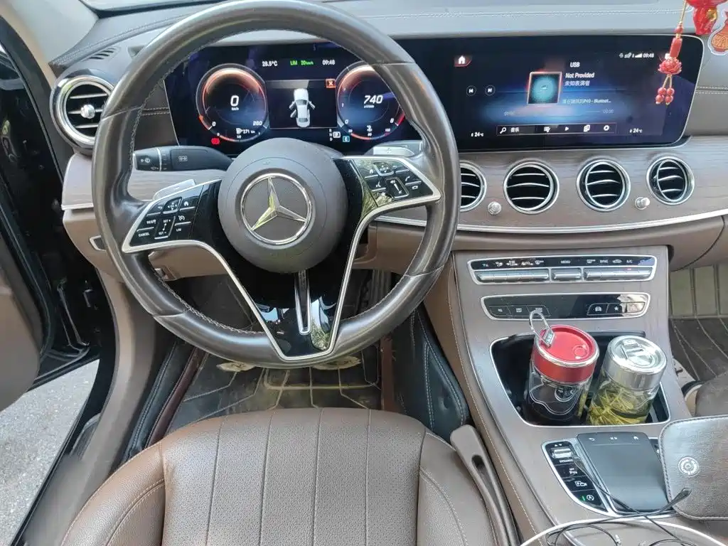 Mercedes-Benz E-Class — миниатюра 3