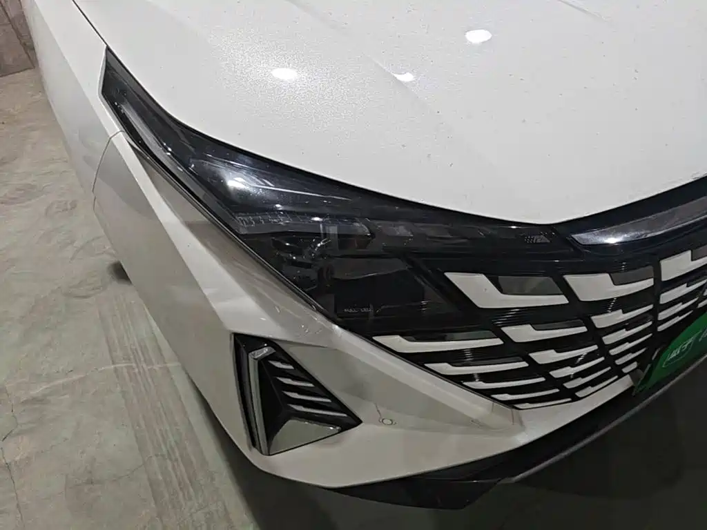Changan UNI-Z New Energy — миниатюра 8