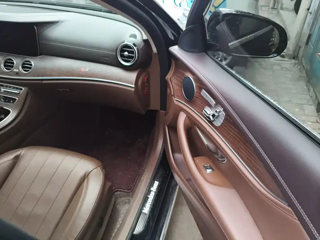 Mercedes-Benz E-Class — миниатюра 18